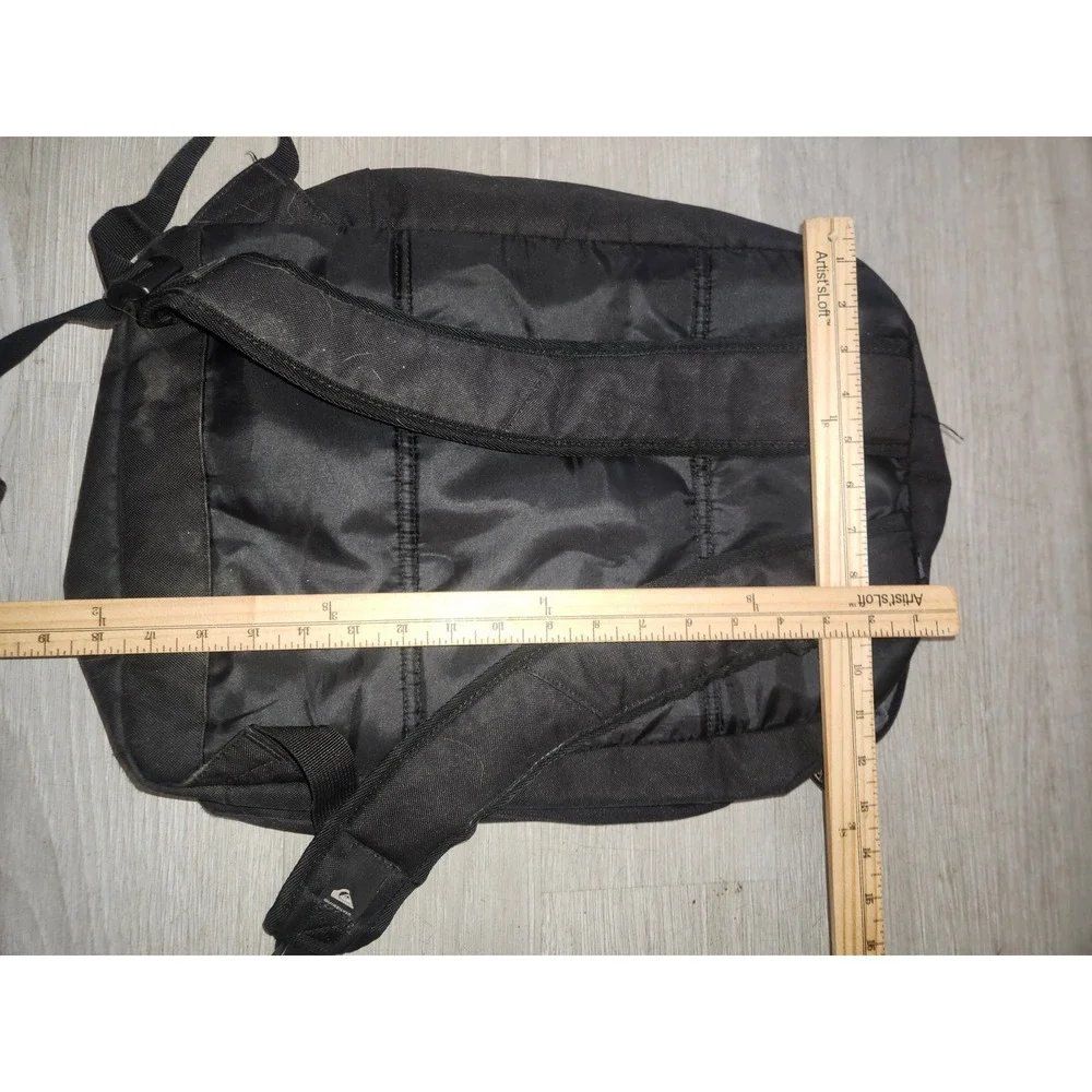 Quiksilver backpack features